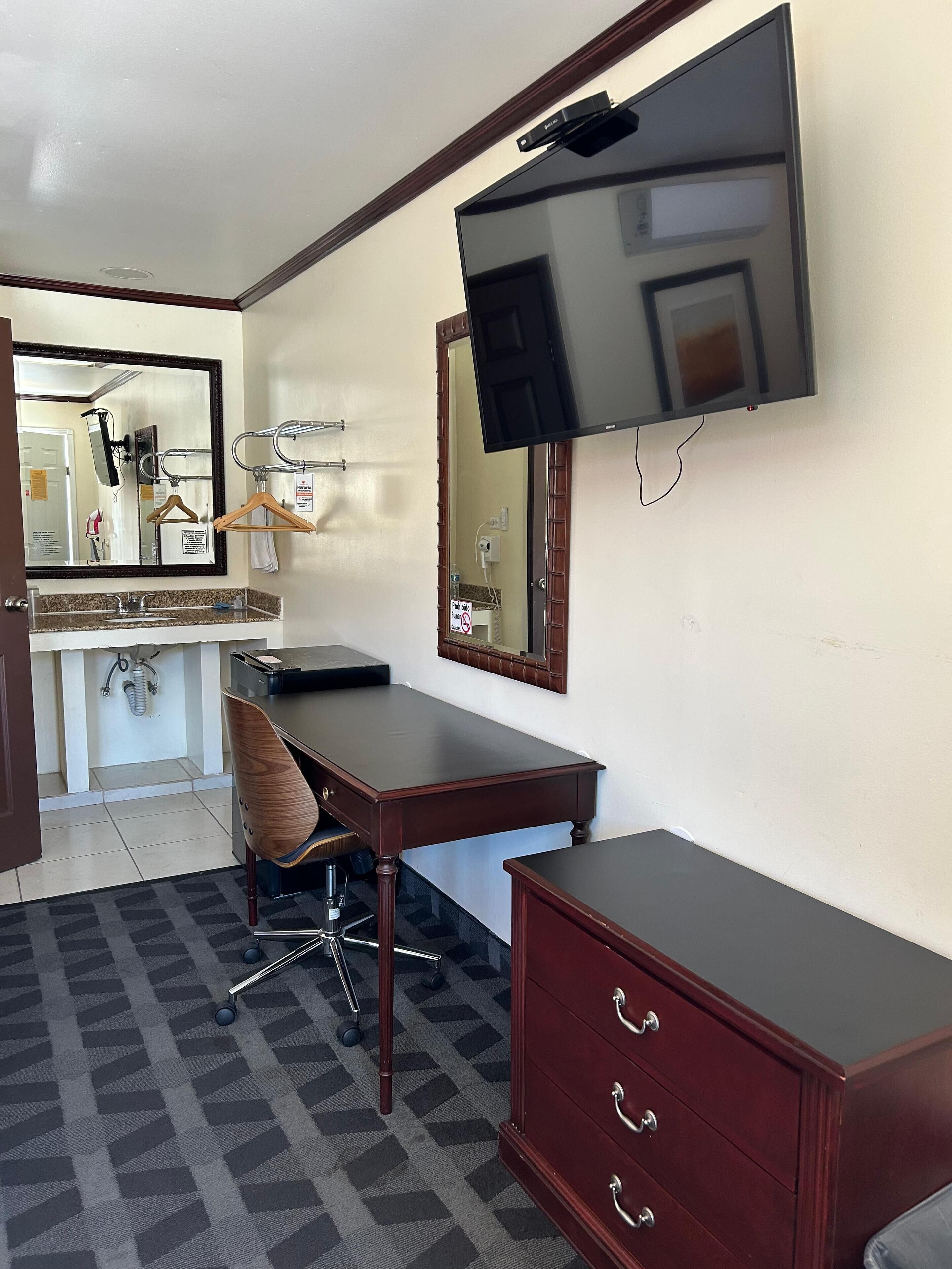 1 bedroom, desk, blackout curtains, soundproofing