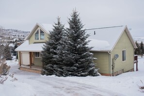 Exterior - Lazy Bear Getaway - 6 Bedrooms, 3 Baths, Sleeps 30, Includes Ideal Beach Access (Garden City)