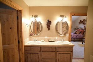 Combined shower/tub, hair dryer, towels, soap - Lazy Bear Getaway - 6 Bedrooms, 3 Baths, Sleeps 30, Includes Ideal Beach Access (Garden City)