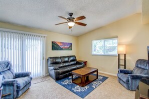 Casa (318_Maplewood) | Sala de estar | TV
