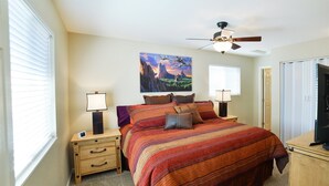 Hus (1208_Westmoreland) | 4 soverom, skrivebord, reiseseng for barn og wi-fi (inkludert)