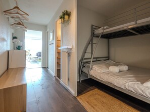 1 Schlafzimmer, Bügeleisen/Bügelbrett, Bettwäsche