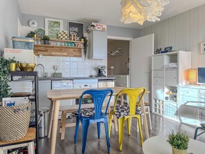 Kylskåp, mikrovågsugn, ugn och diskmaskin
