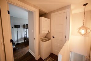 3 bedrooms, desk, iron/ironing board, travel crib