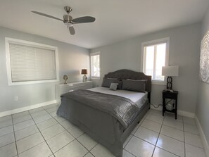 3 chambres, fer et planche à repasser, Wi-Fi, draps fournis