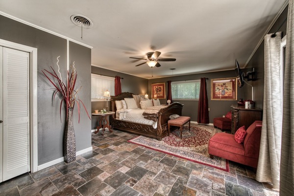 3 slaapkamers, een strijkplank/strijkijzer, wifi, beddengoed