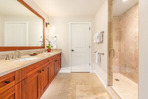 Combined shower/bathtub, hair dryer, towels, soap - Poipu Pili Mai 4 Bedroom Condo with Ocean Views, Pool & Golf Course Access (Koloa)