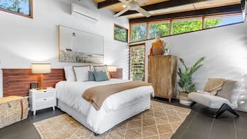 3 slaapkamers, een strijkplank/strijkijzer, gratis wifi, beddengoed