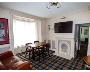 Lounge - The Crown Hotel (Pwllheli)