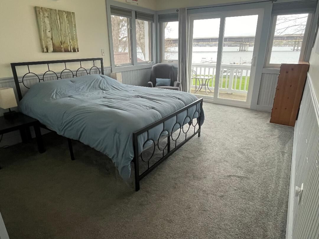 4 slaapkamers, een strijkplank/strijkijzer, gratis wifi, beddengoed