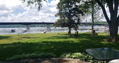 Bemus Point Lakefront -mökki
