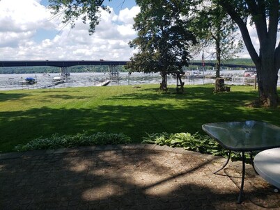 Bemus Point Lakefront cottage