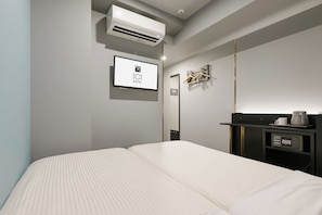 Caja de seguridad en la habitación y cortinas blackout