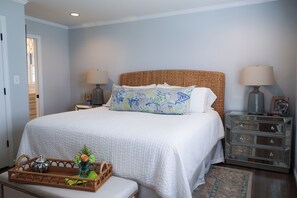 3 bedrooms, in-room safe, iron/ironing board, WiFi