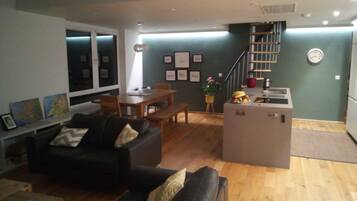 Apartment | Living room | 30-inch TV with cable channels