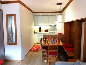 Réfrigérateur, micro-ondes, four, lave-vaisselle