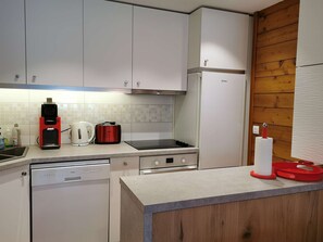 Réfrigérateur, micro-ondes, four, lave-vaisselle