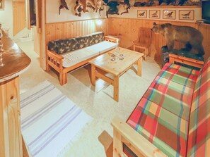 Inside other - Lövgårdenin lohimaja by Interhome (Ylitornio)