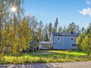 Inside other - Lövgårdenin lohimaja by Interhome (Ylitornio)