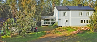 Lövgårdenin lohimaja by Interhome