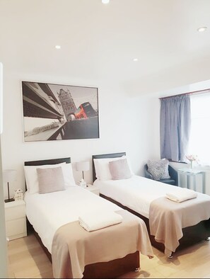 Premium Double Room, Shared Bathroom (King/Twin Premium Room) | 1 bedroom - Cogie 55 (Enfield)