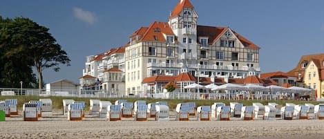 På stranden