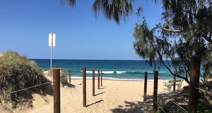 BEACH Luxury Upmarket 2B 2B unit, OCEAN VIEWS! 250m to BUDDINA BEACH!