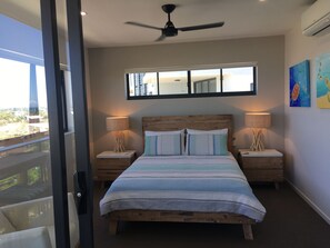 2 bedrooms, desk, iron/ironing board, travel crib - BEACH  Luxury Upmarket 2B 2B unit, OCEAN VIEWS!  250m to BUDDINA BEACH! (Buddina)