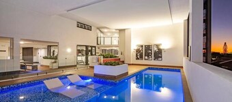 BEACH  Luxury Upmarket 2B 2B unit, OCEAN VIEWS!  250m to BUDDINA BEACH!