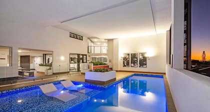 BEACH Luxury Upmarket 2B 2B unit, OCEAN VIEWS! 250m to BUDDINA BEACH!