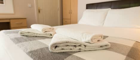 3 bedrooms, free WiFi, bed sheets