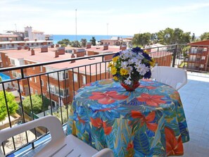 Outdoor dining - Apartment Helen by Interhome (Torredembarra)
