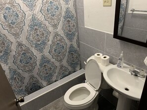 Bruser, hårtørrer, håndklæder, Sæbe