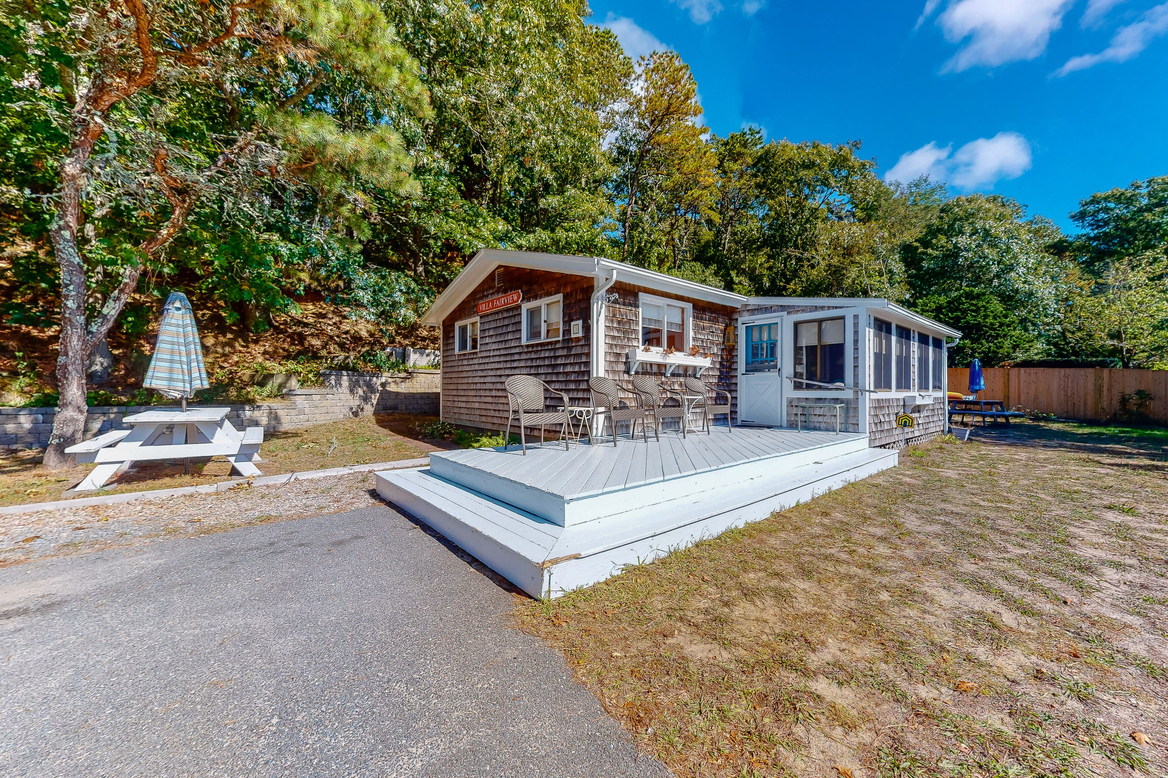 Petite beach home overlooking Follins Pond w/ central A/C and private gas grill