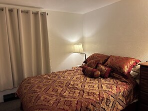 2 bedrooms, desk, free WiFi, bed sheets