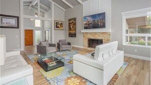 A spacious living room with a fireplace, comfortable seating, and artwork on the walls. - Rancho Santa Fe Beauty, close to Del Mar Race Track & Riding Club (Rancho Santa Fe)