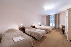 3 makuuhuonetta, silitysrauta/-lauta, ilmainen Wi-Fi, vuodevaatteet