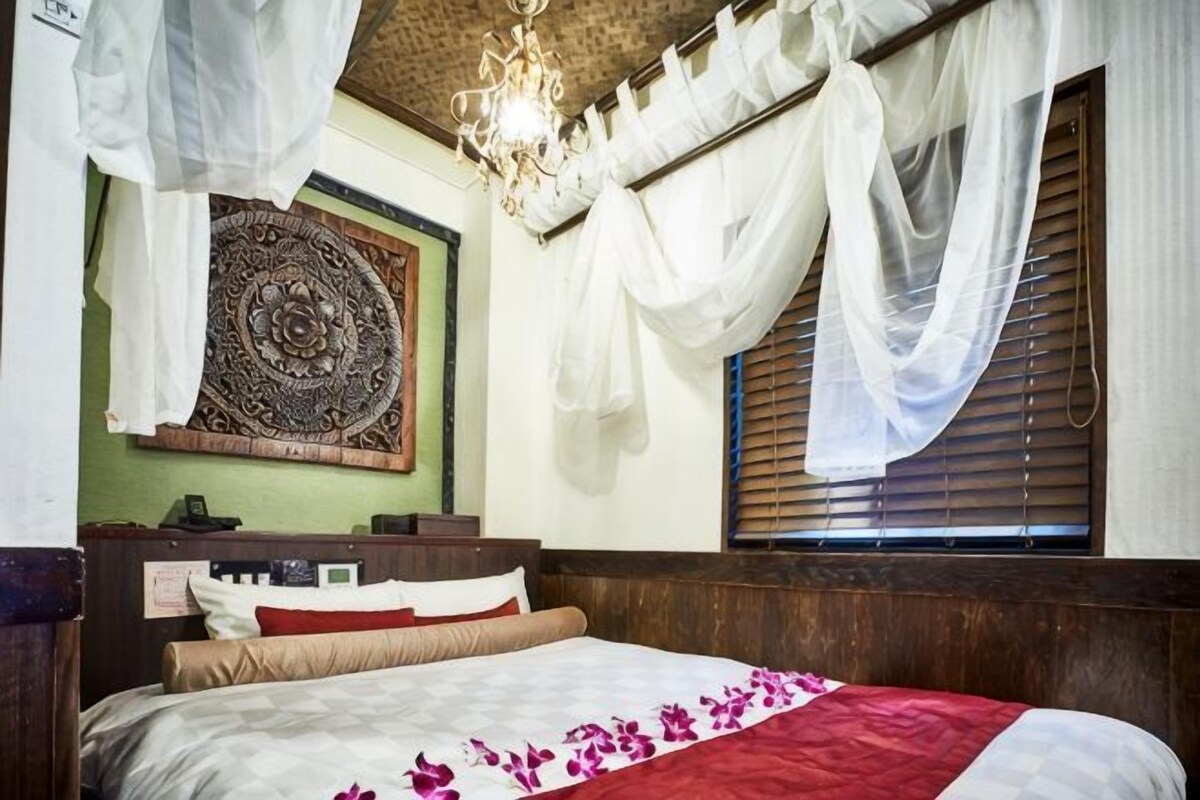 Compact Double Room With Shower Smoking