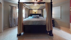 5 bedrooms, desk, free WiFi - 1952_woodburn (Colorado Springs)