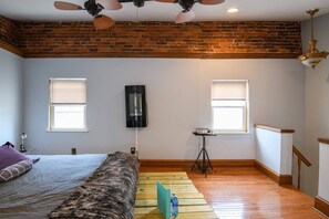 2 bedrooms, iron/ironing board, WiFi, bed sheets - *THEE TREEHOUSE* , Queen Village, PennsLanding, Metro Unit 1856 (Philadelphia)