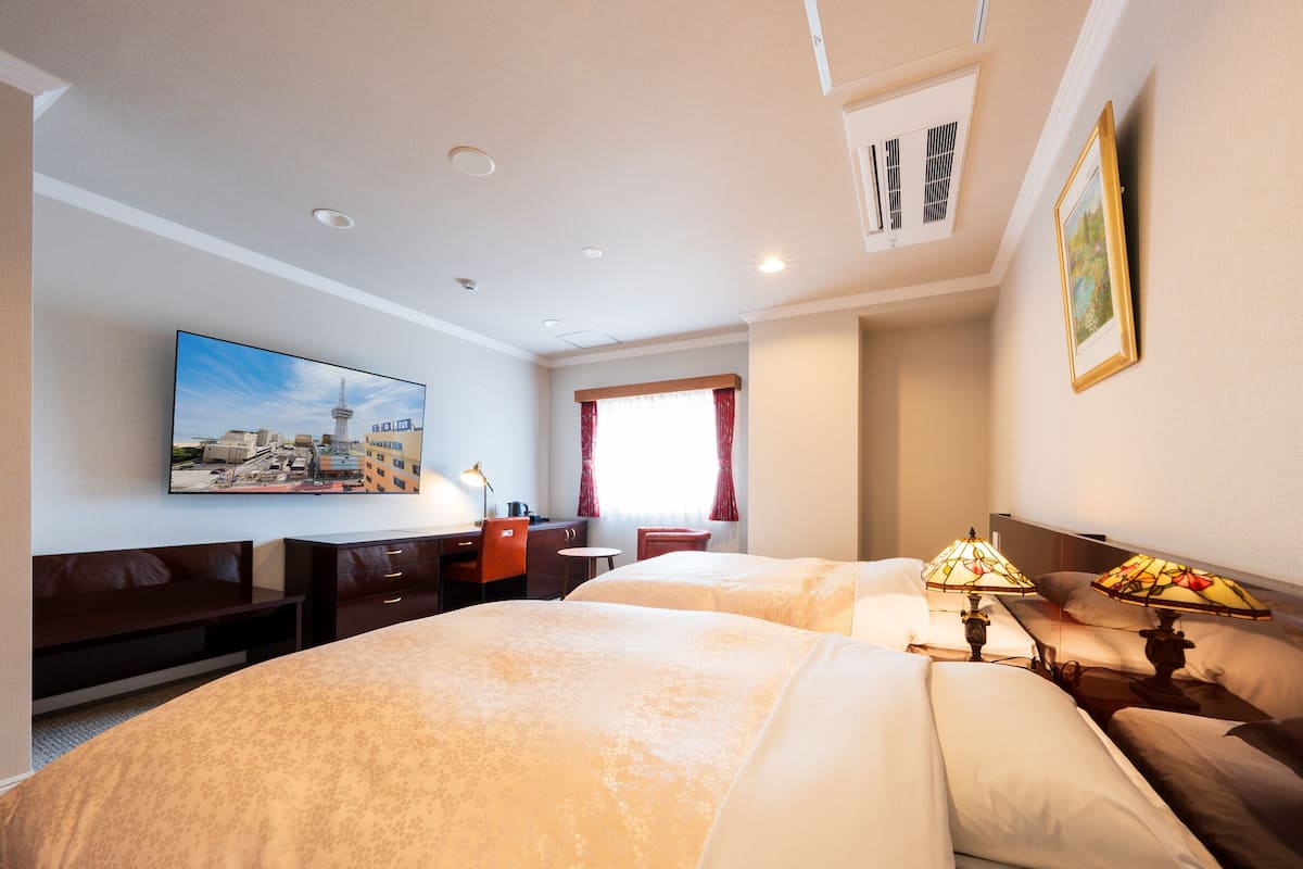 Standard Twin room - Non-Smoking | In-room safe, iron/ironing board, free WiFi