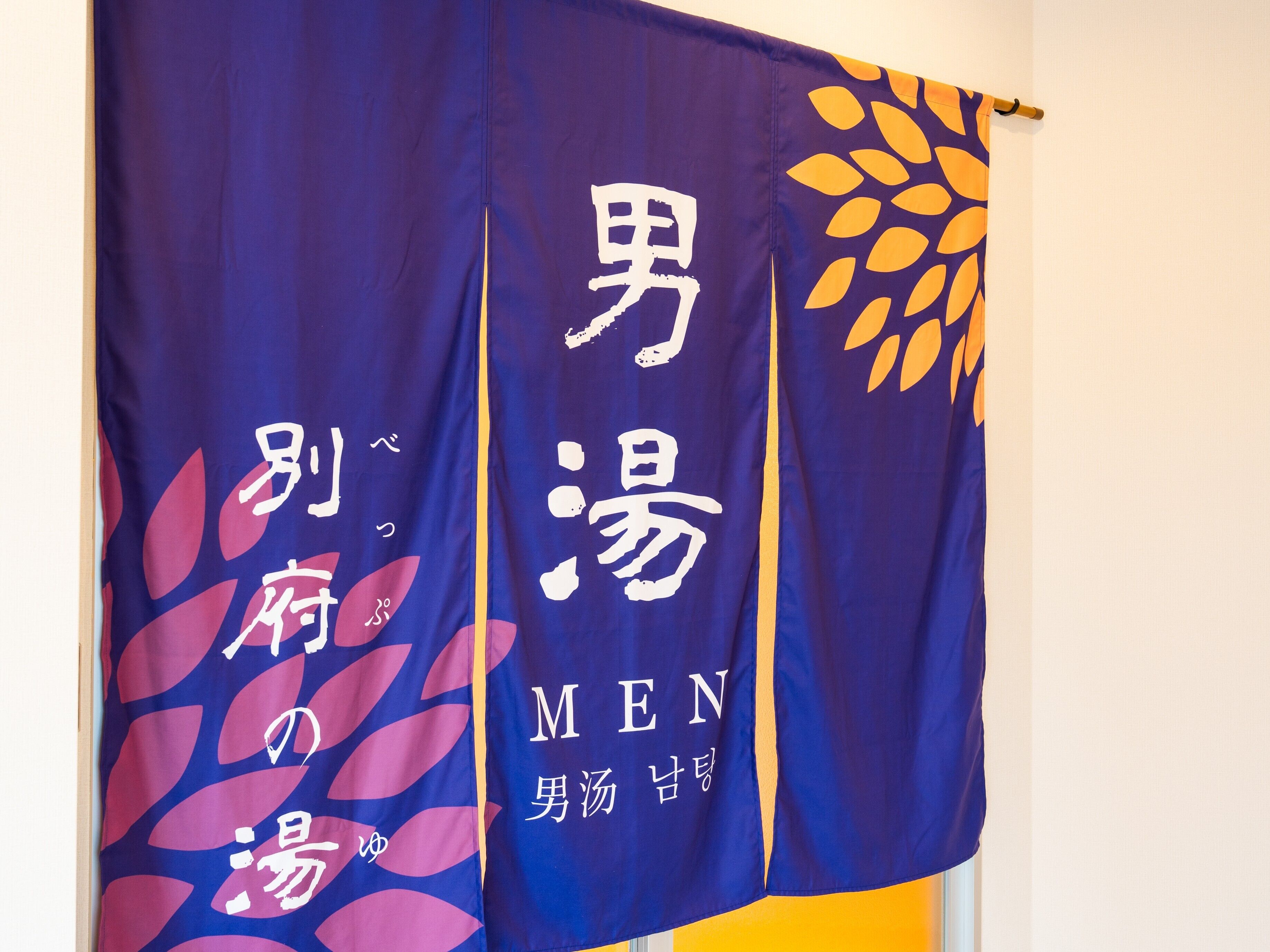 A blue and yellow banner with Japanese text and the English word "MEN".