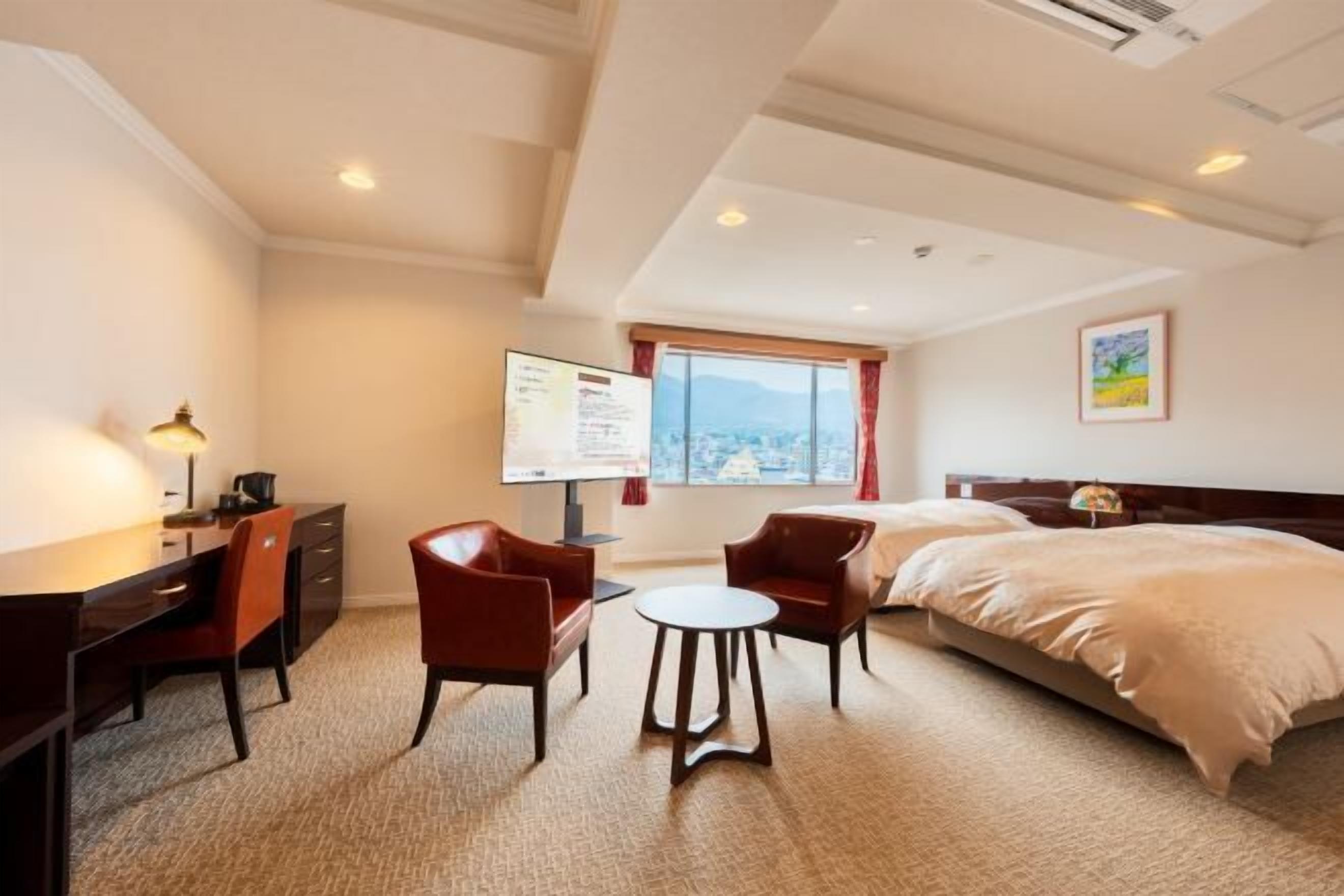 Tallelokero huoneessa, silitysrauta/-lauta, ilmainen Wi-Fi