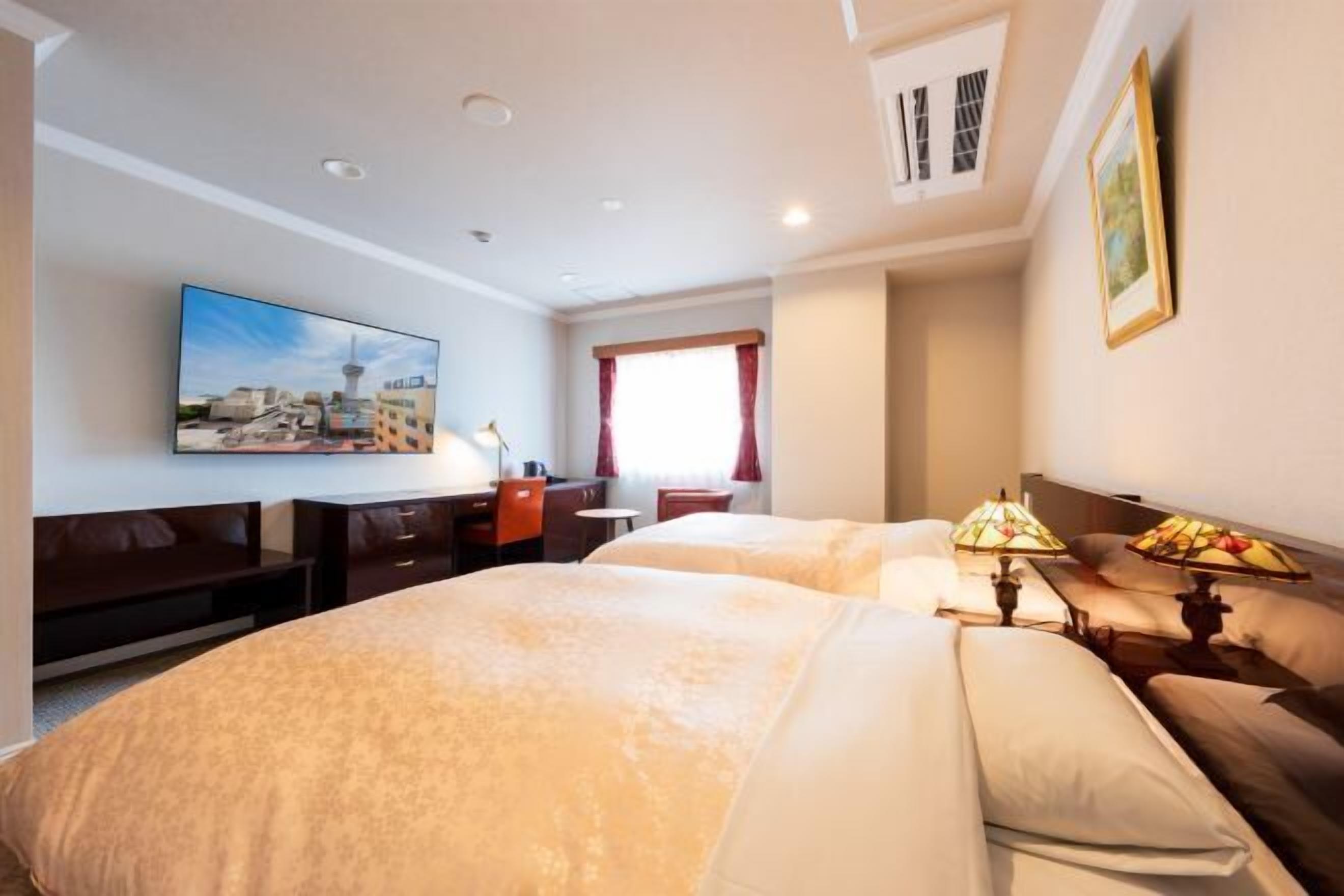 Tallelokero huoneessa, silitysrauta/-lauta, ilmainen Wi-Fi