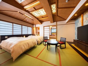 Kamer, niet-roken (Japanese-Western, Semi-Open-Air Bath) | Een kluis op de kamer, een strijkplank/strijkijzer, gratis wifi