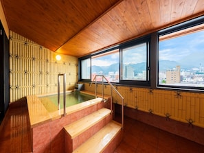 Habitación, no fumadores (Japanese-Western, Semi-Open-Air Bath) | Caja fuerte, tabla de planchar con plancha, wifi gratis