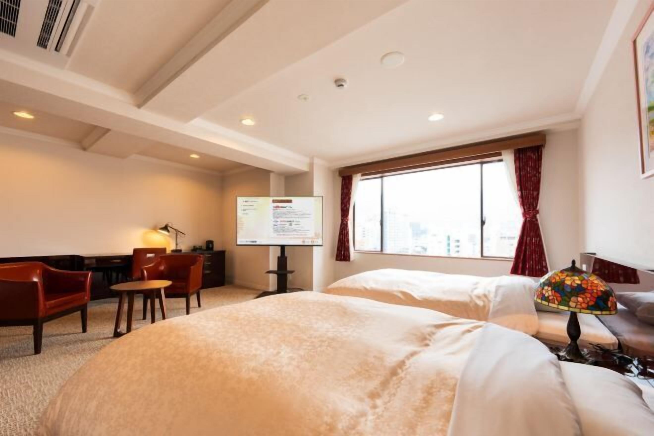 Tallelokero huoneessa, silitysrauta/-lauta, ilmainen Wi-Fi