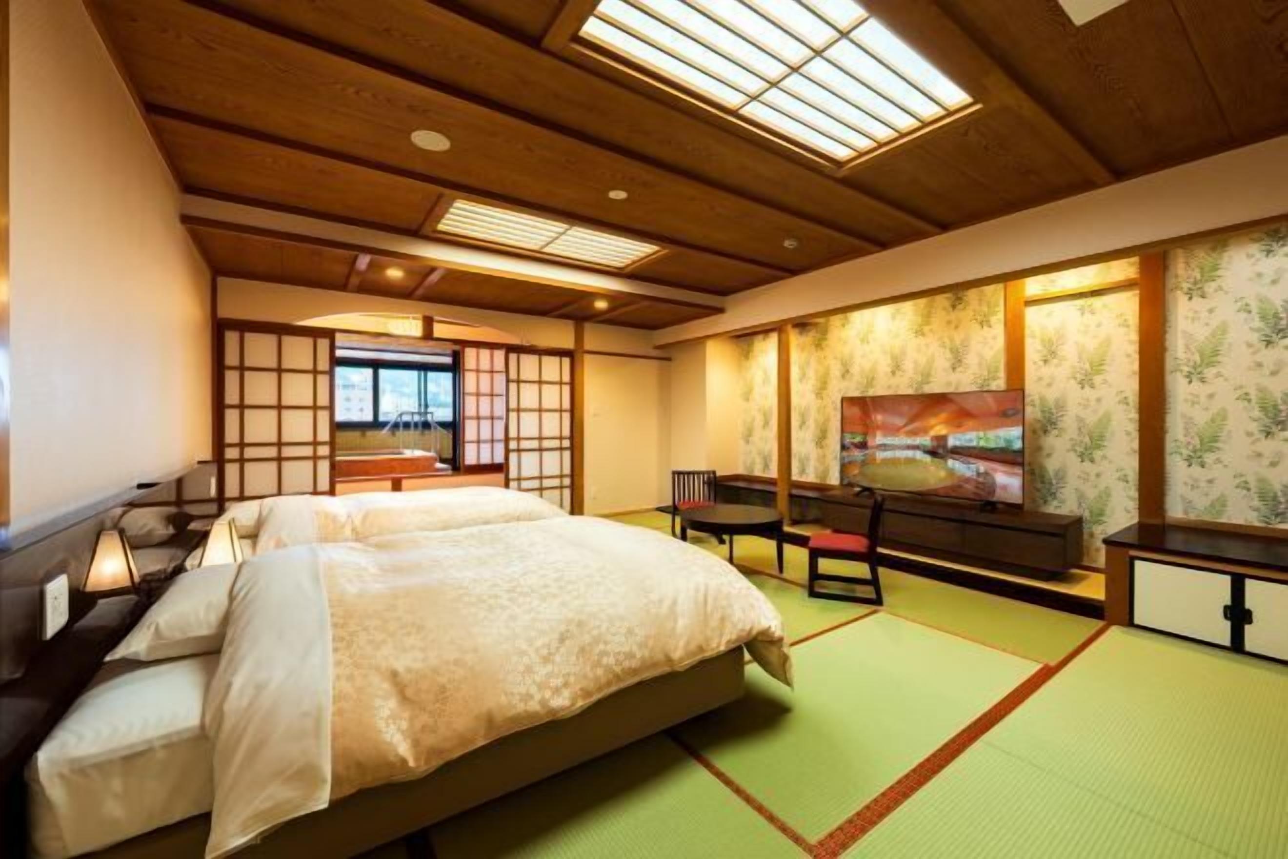 Tallelokero huoneessa, silitysrauta/-lauta, ilmainen Wi-Fi