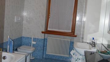 Duschwanne, Whirlpool, Haartrockner, Bidet