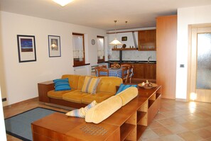 TV, DVD player, books - "LA CASA DE PIERO" HOUSING UNIT (San Gregorio Nelle Alpi)